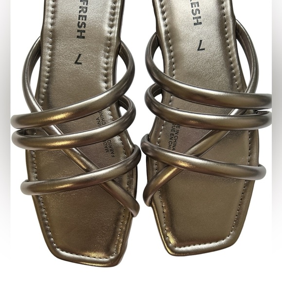 Joe Fresh Silver summer chic flats Size 7 - Picture 5 of 12